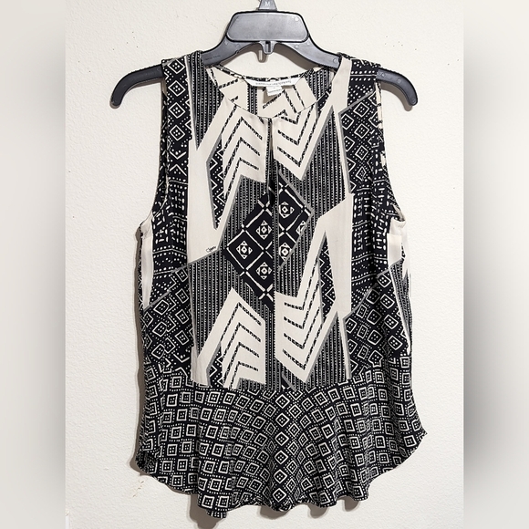 Diane von Furstenberg 'Maya' Print Stretch Silk Black and White Top - Picture 3 of 12